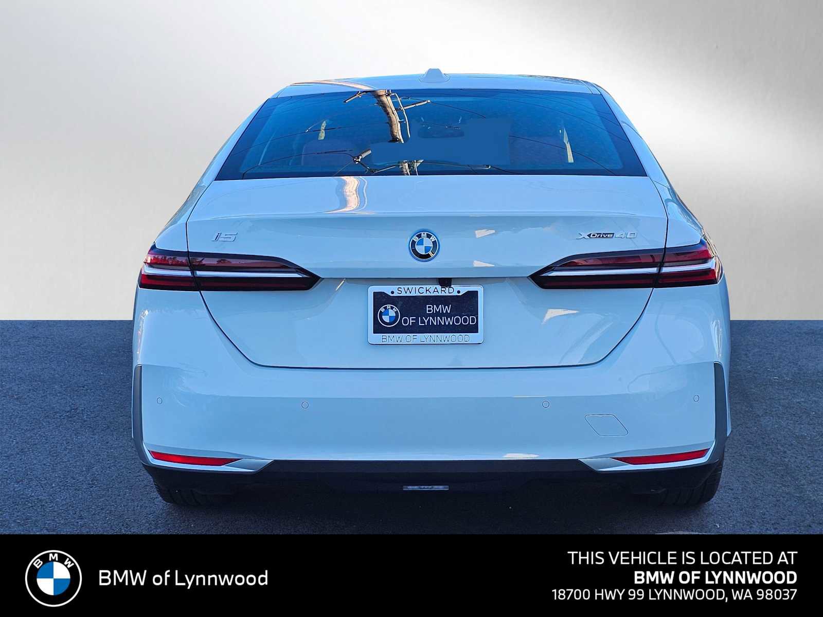 New 2026 BMW i5 eDrive40 w/ Premium Package AWD/4WD image 4