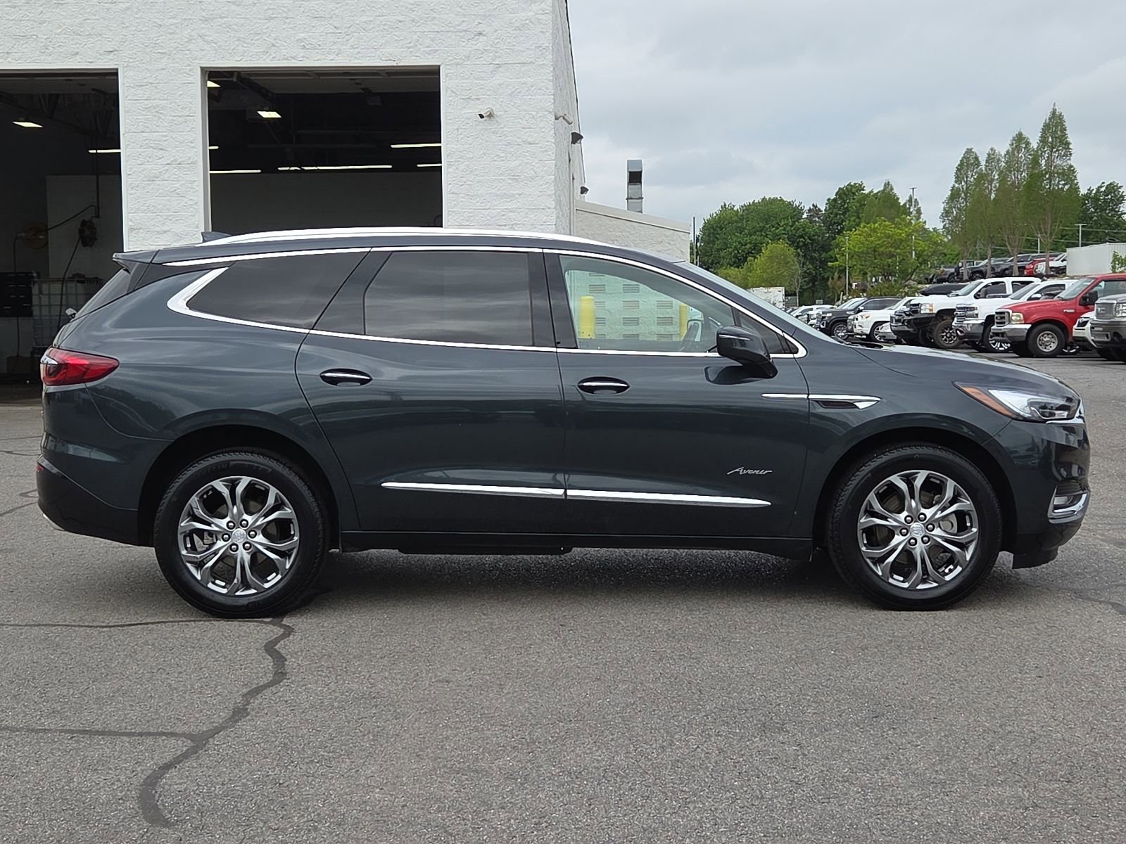 Used 2019 Buick Enclave Avenir w/ Avenir Technology Package image 6