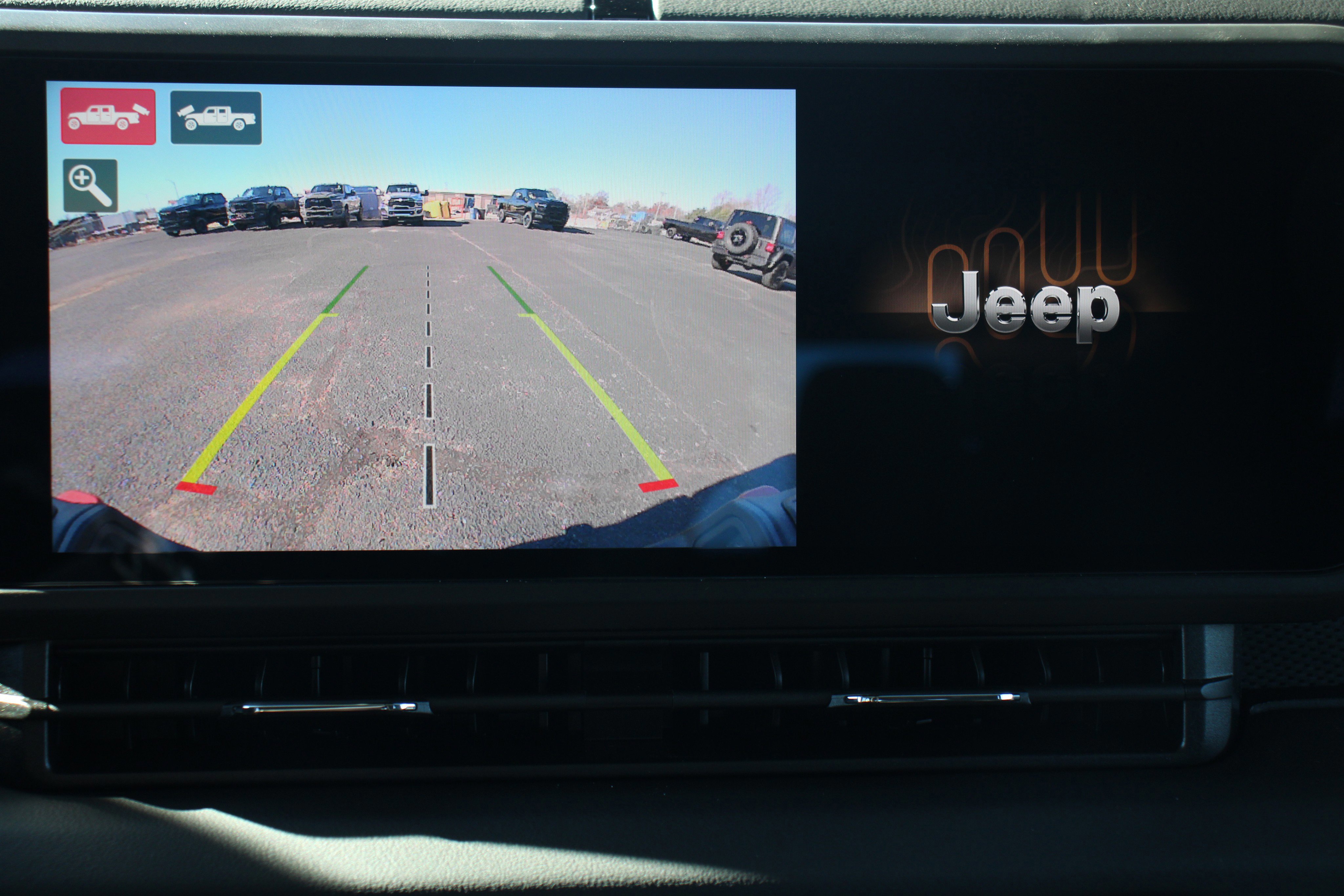 Used 2026 Jeep Gladiator Rubicon w/ Technology Group AWD/4WD image 20