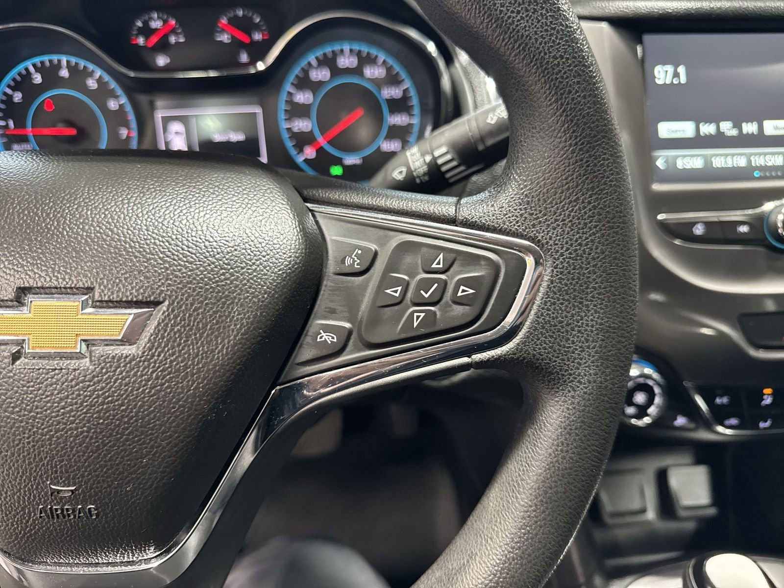 Used 2017 Chevrolet Cruze LT w/ Convenience Package image 19