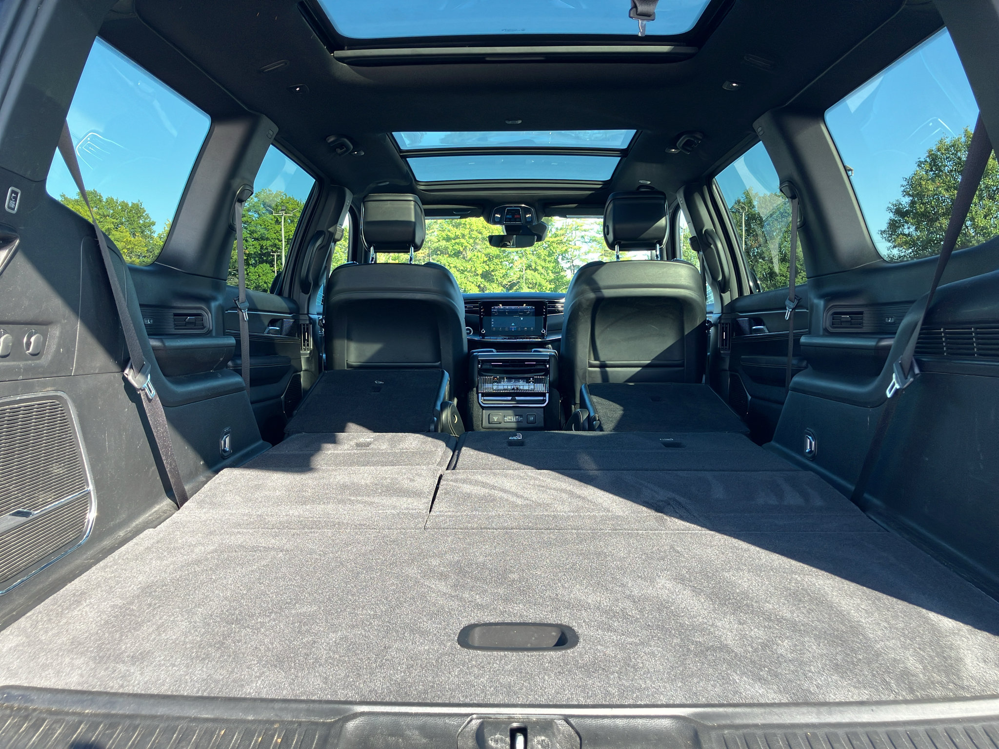 Used 2023 Jeep Wagoneer Series II AWD/4WD image 37