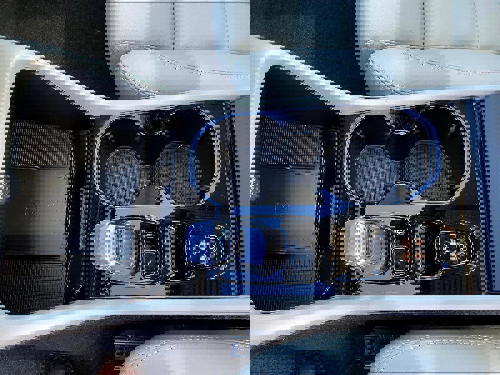 New 2026 Volvo XC40 B5 Ultra w/ Climate Package image 10