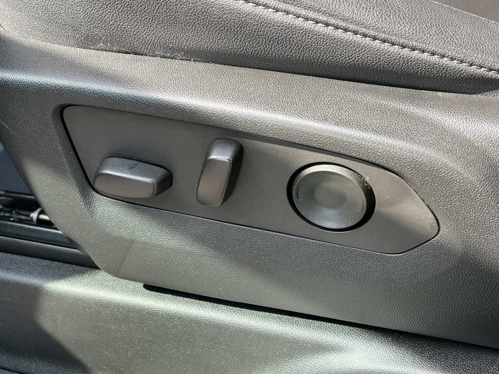 Used 2023 Chevrolet Tahoe LT image 30