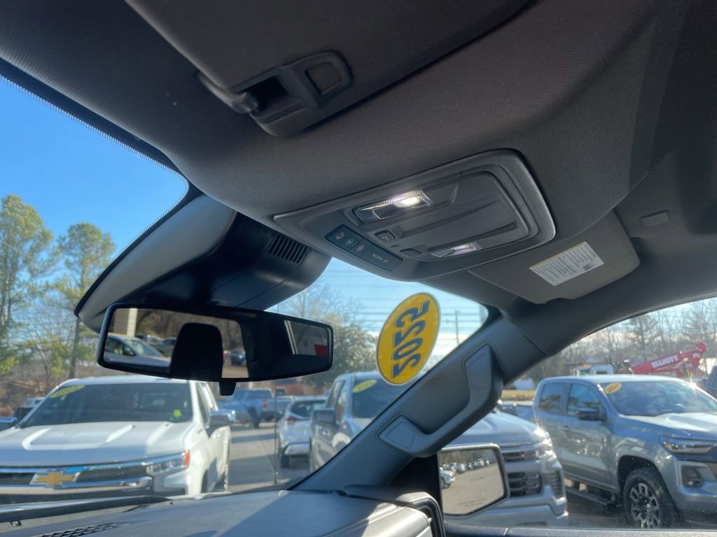 Used 2025 Chevrolet Silverado 1500 LT image 18