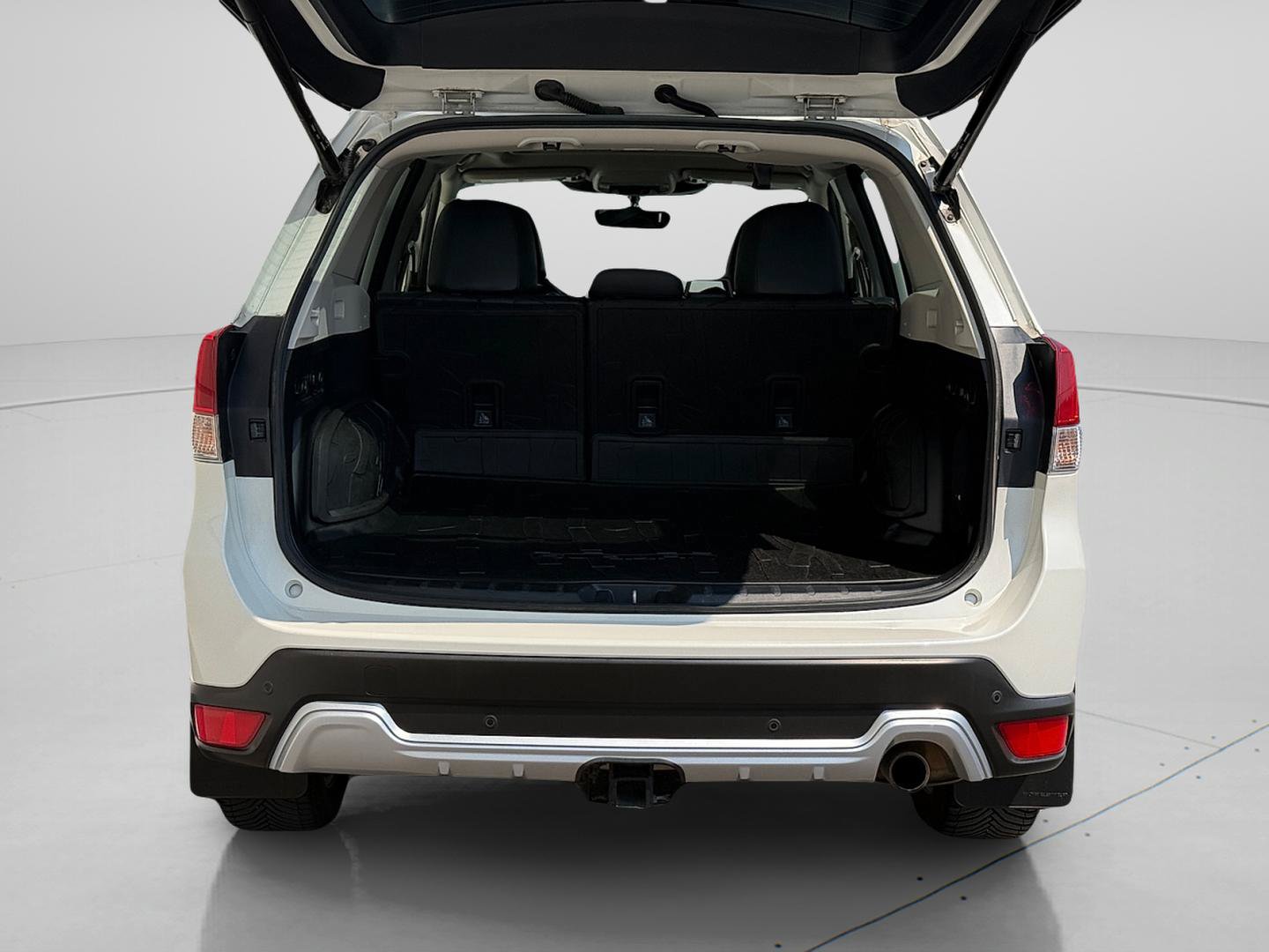 Used 2023 Subaru Forester Touring AWD/4WD image 2