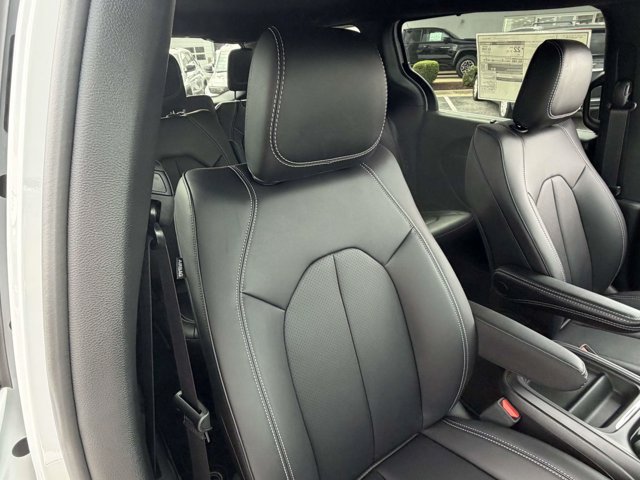 New 2027 Chrysler Pacifica LX FWD image 28