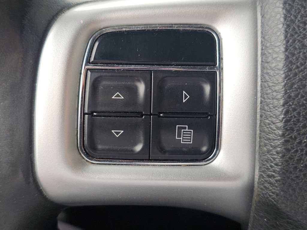 Used 2014 Dodge Challenger SXT image 13