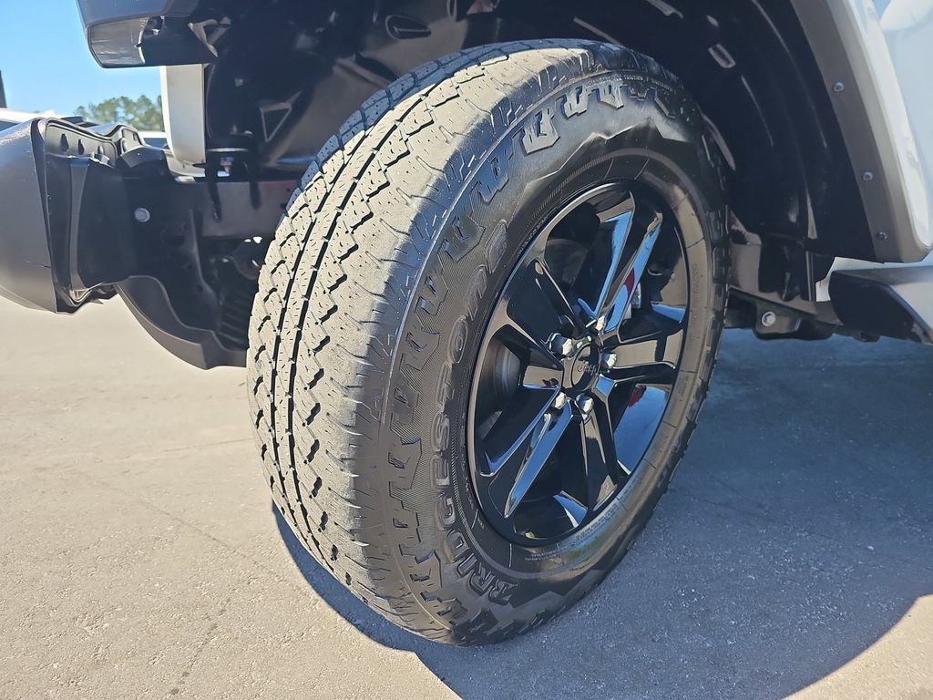 Used 2022 Jeep Wrangler Unlimited Sahara AWD/4WD image 36