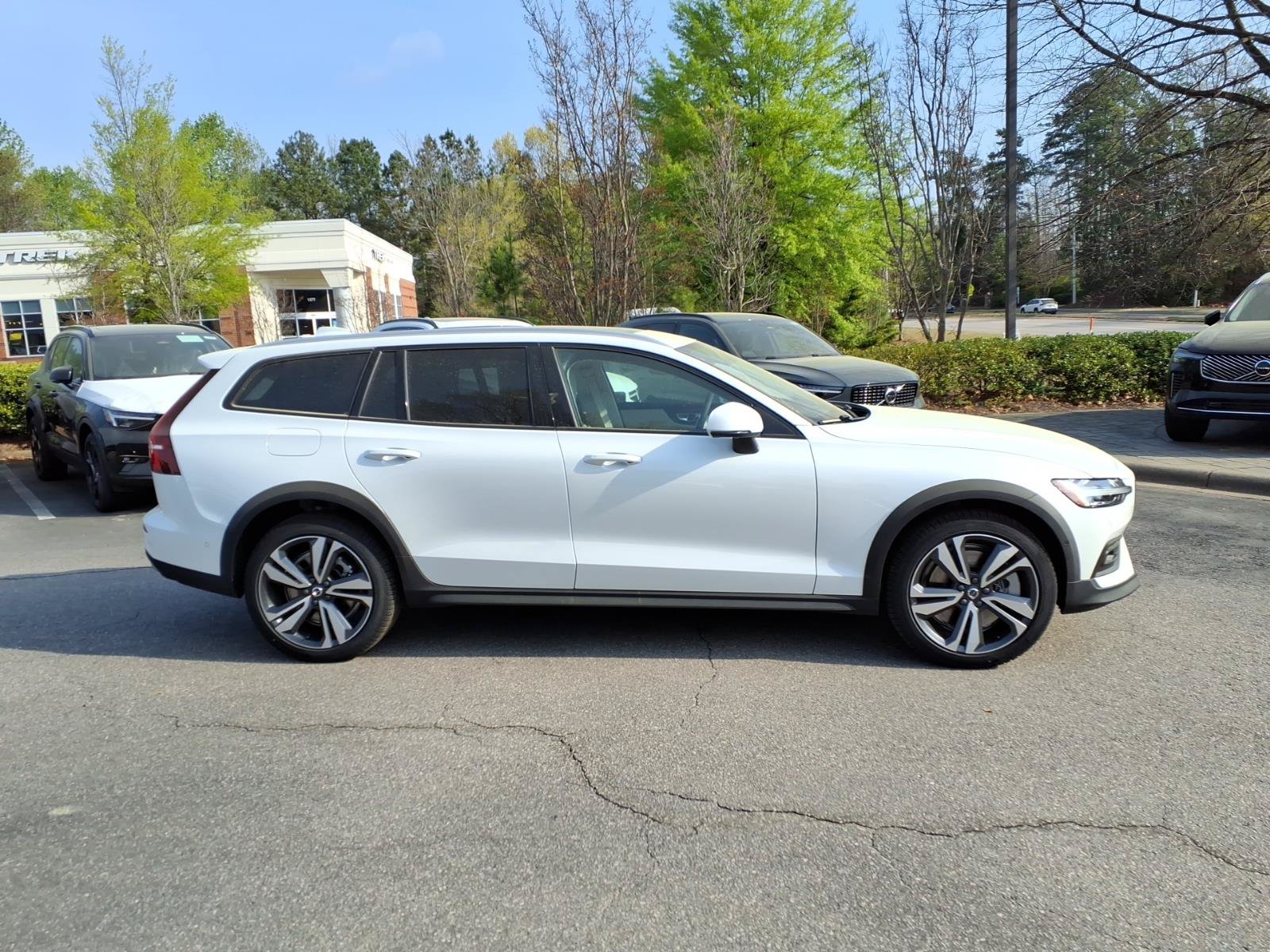 New 2026 Volvo V60 B5 Cross Country Plus w/ Protection Package Premier AWD/4WD image 2