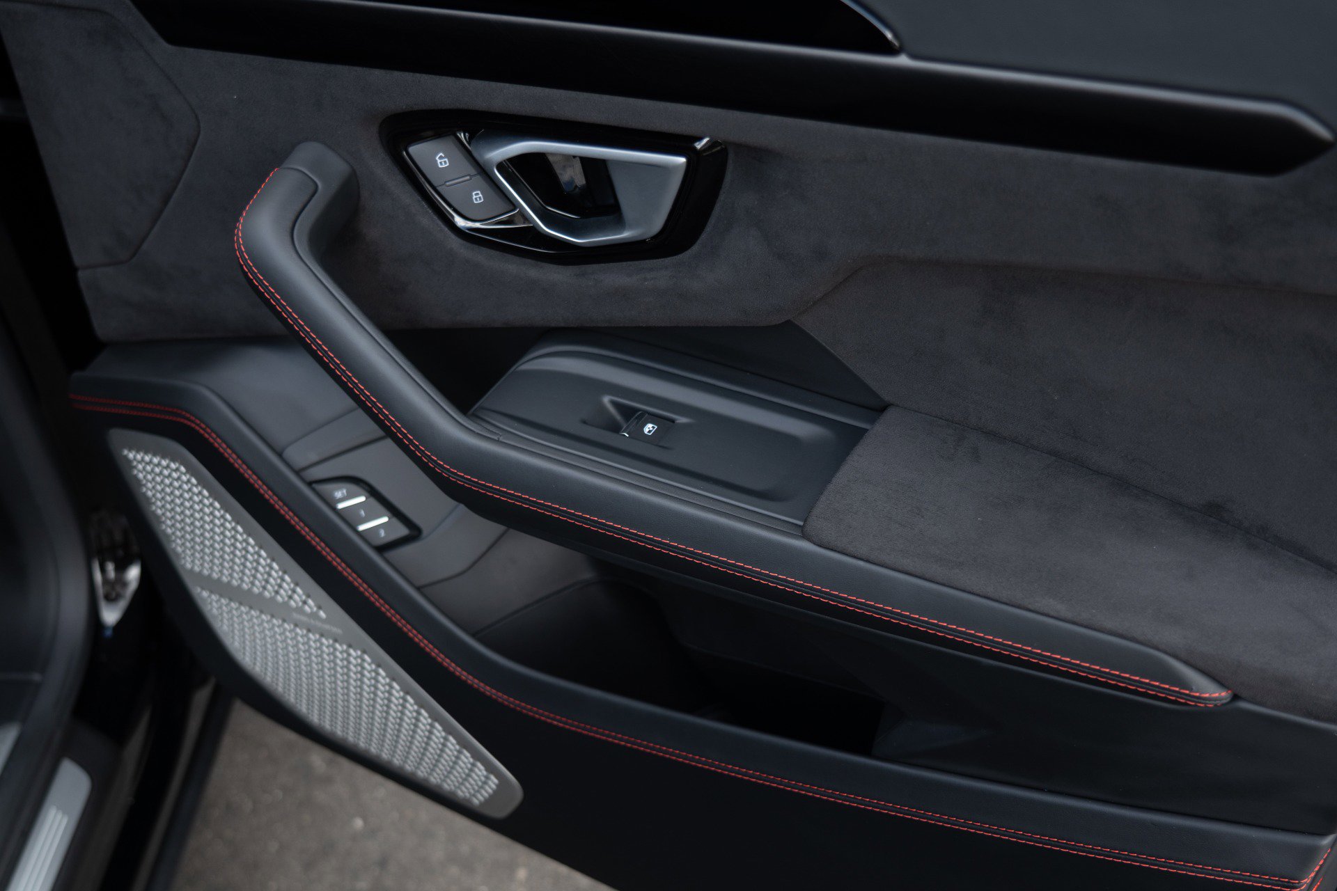 Used 2024 Lamborghini Urus S image 32