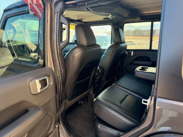 Used 2022 Jeep Wrangler Unlimited Sahara w/ Cold Weather Group AWD/4WD image 18