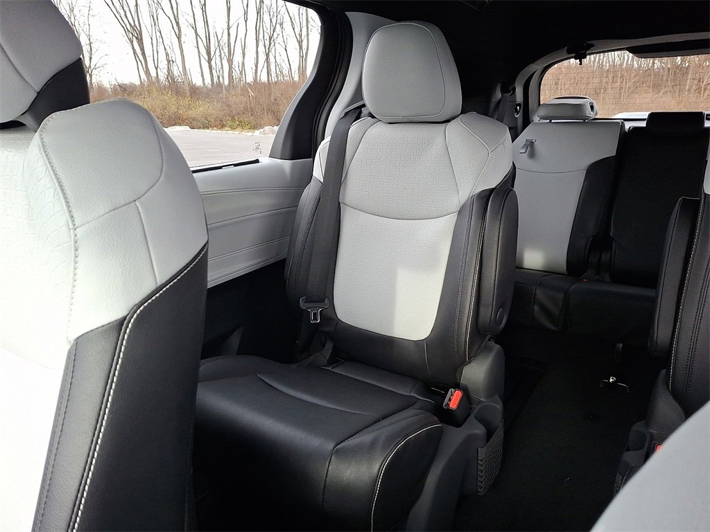 New 2026 Toyota Sienna XSE image 12
