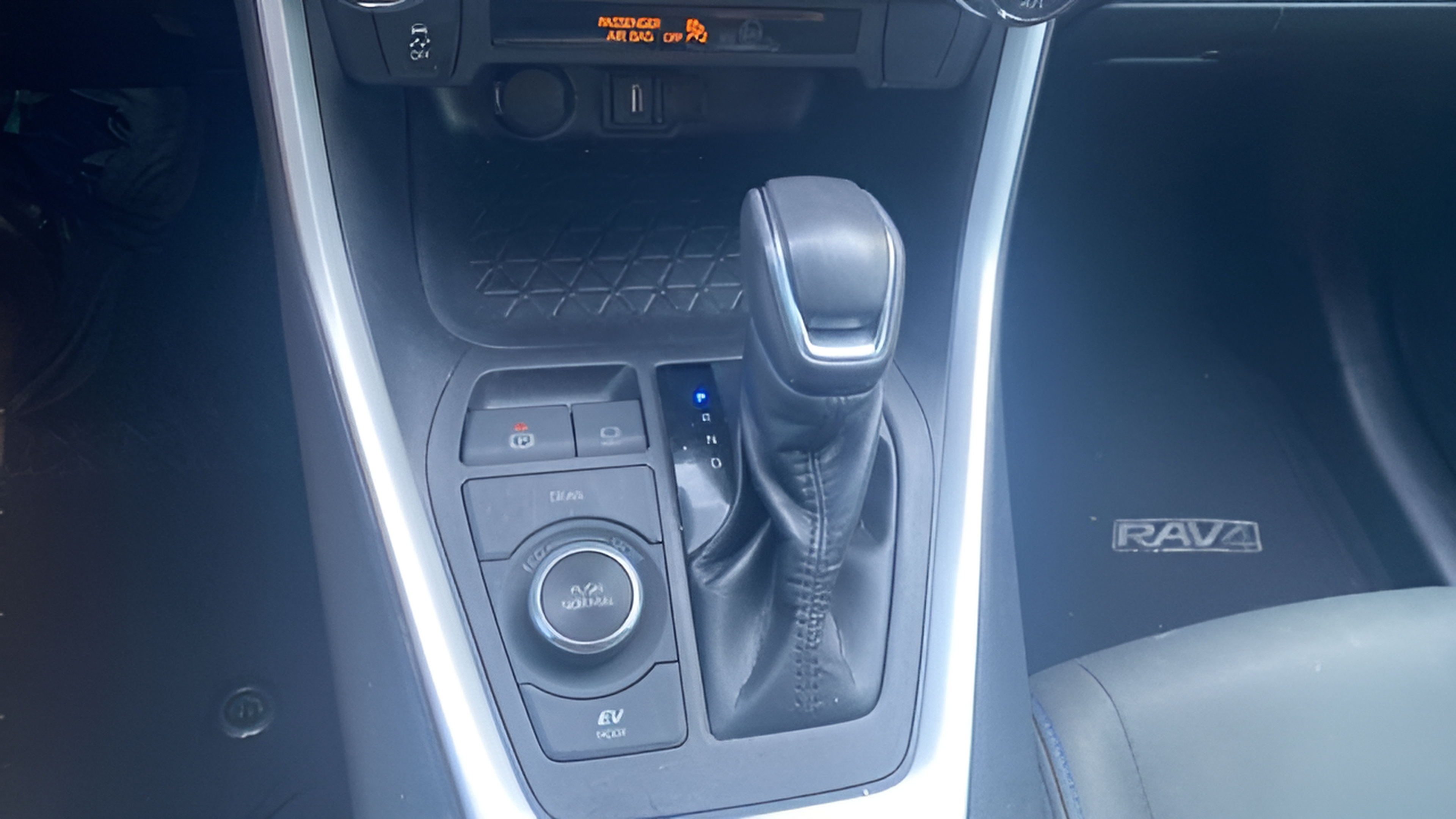 Used 2022 Toyota RAV4 SE AWD/4WD image 16