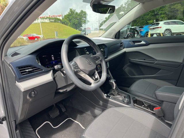 Used 2023 Volkswagen Taos SE w/ Panoramic Sunroof Package AWD/4WD image 6