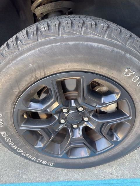 Used 2021 Jeep Cherokee Trailhawk image 28