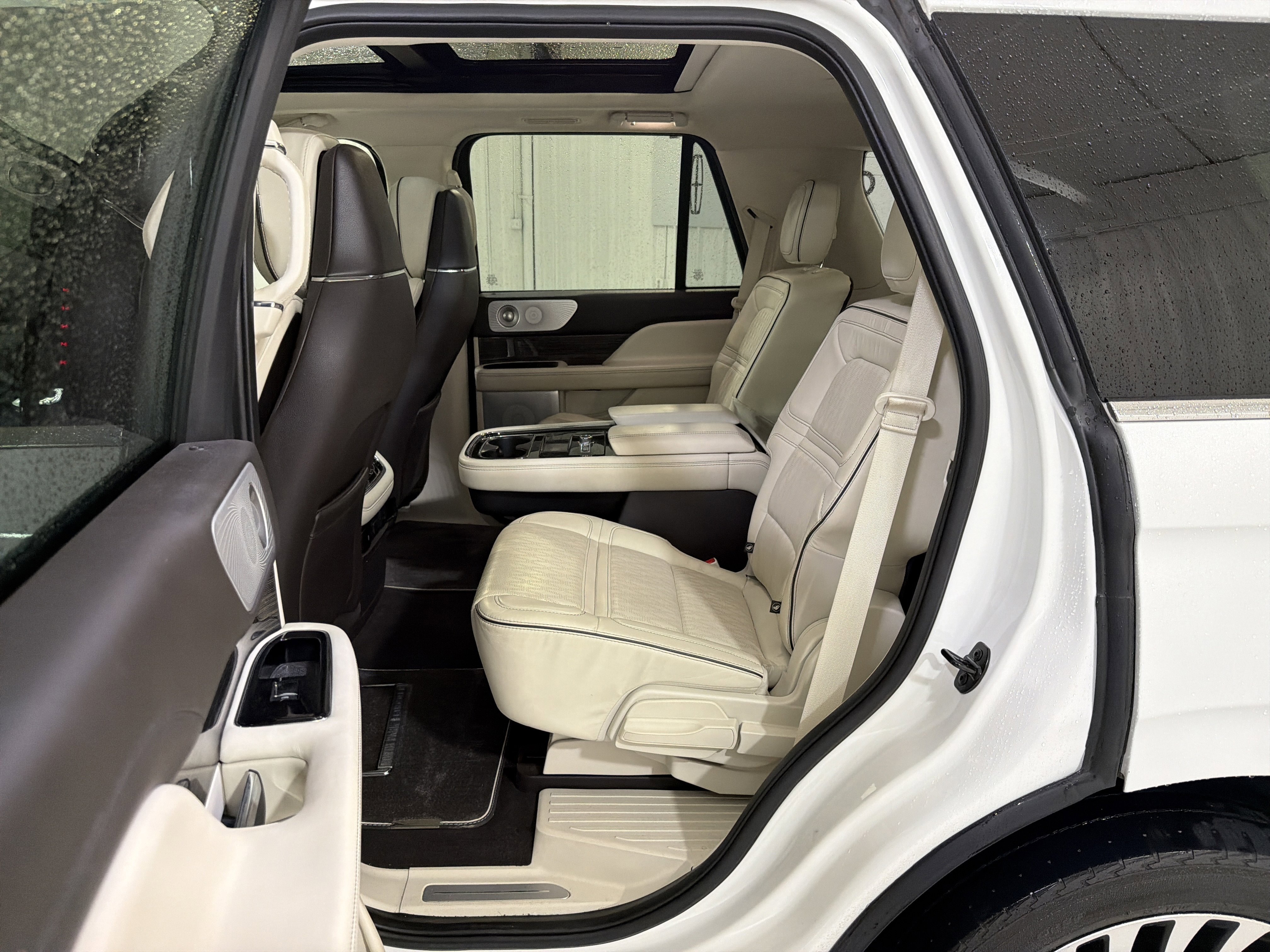 Used 2020 Lincoln Navigator Black Label w/ Cargo Convenience Package image 12