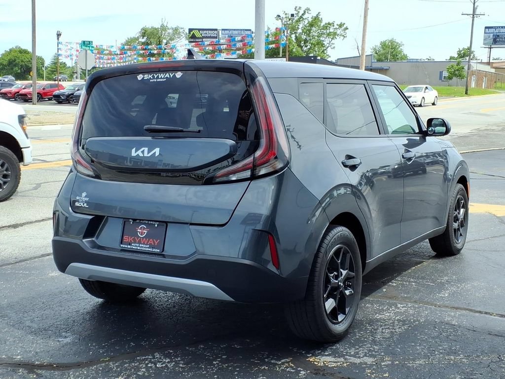 Used 2023 Kia Soul LX w/ Option Group 015 FWD image 4