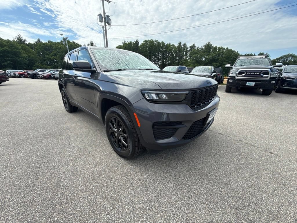 Certified 2024 Jeep Grand Cherokee Altitude AWD/4WD image 7