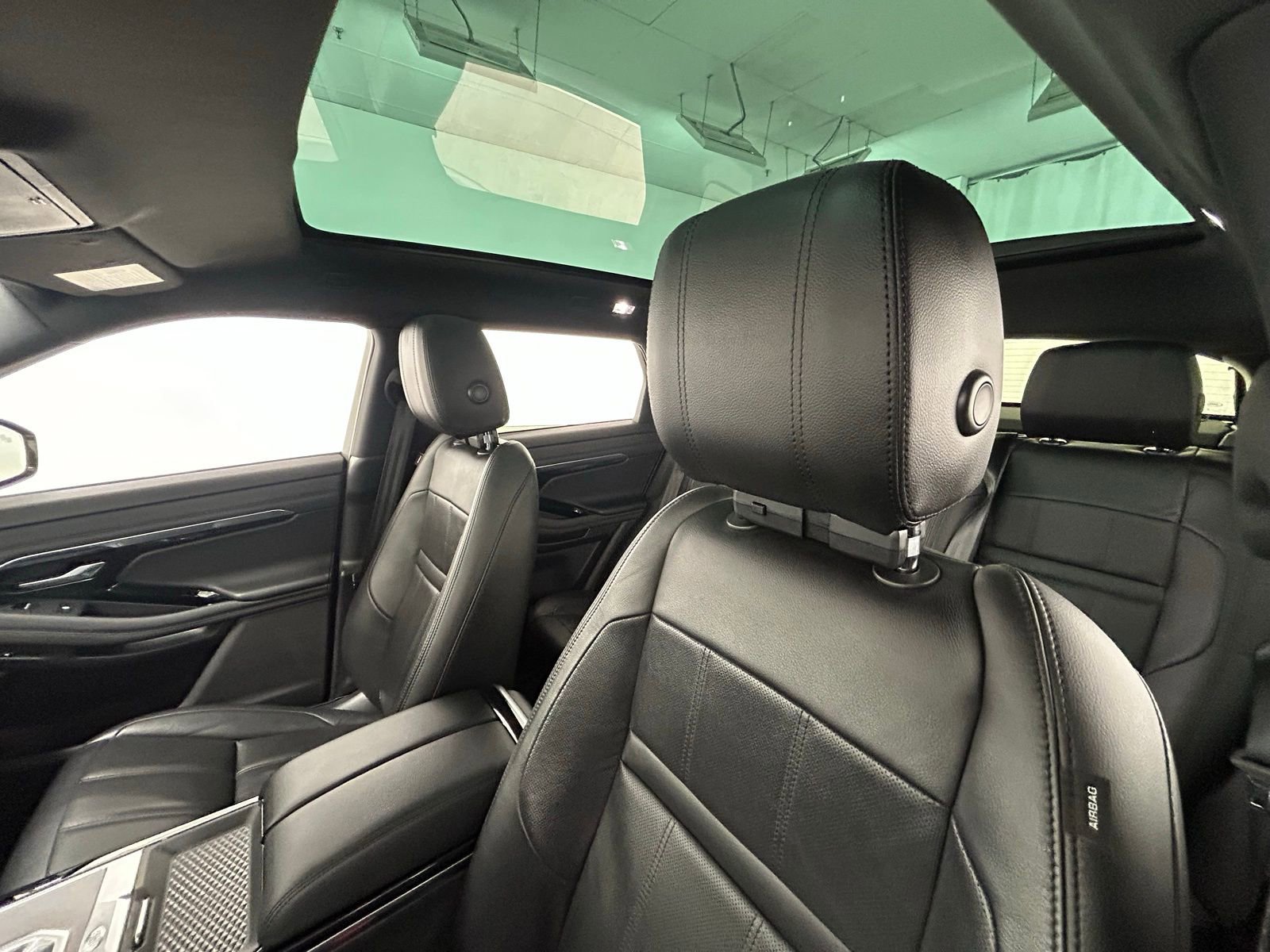 Used 2020 Land Rover Range Rover Evoque SE image 28