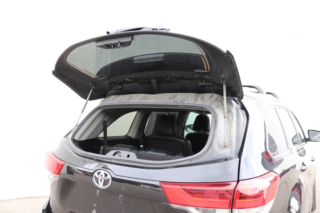 Used 2019 Toyota Highlander XLE AWD/4WD image 35