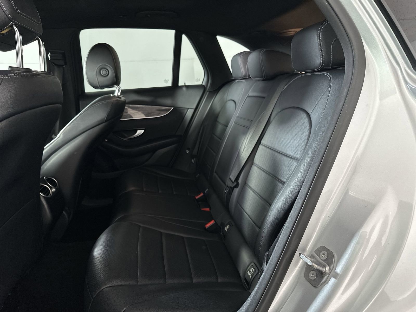 Used 2018 Mercedes-Benz GLC 300 4MATIC w/ Premium Package image 27