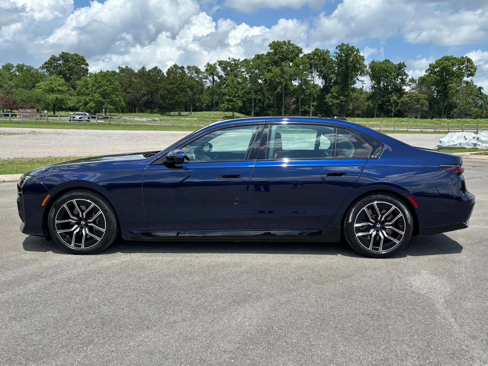 Used 2023 BMW i7 xDrive60 AWD/4WD image 7