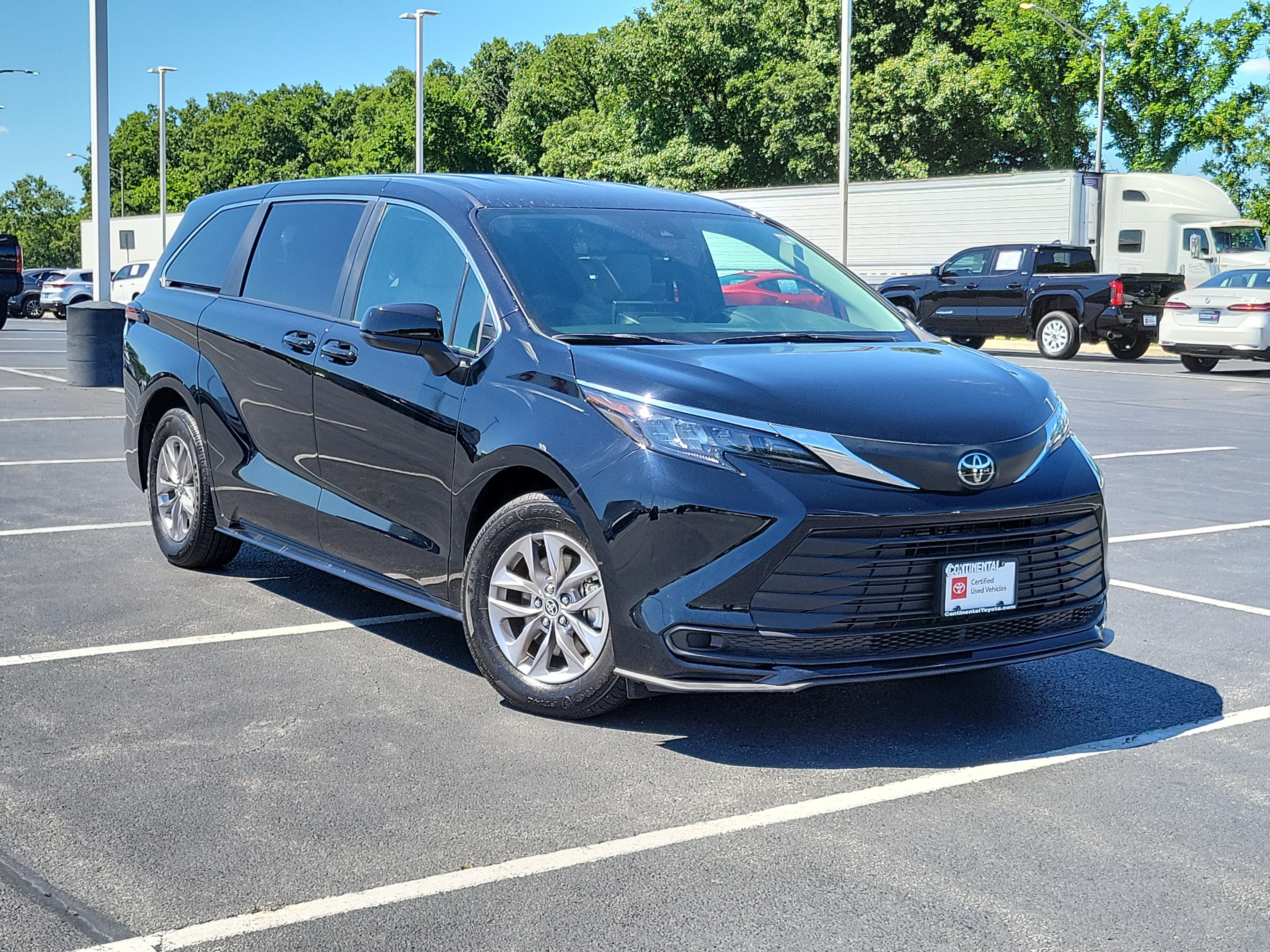 Certified 2026 Toyota Sienna LE FWD image 24