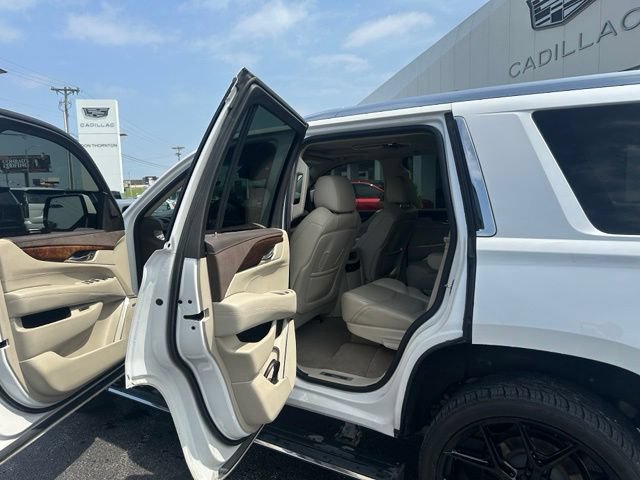 Used 2016 Cadillac Escalade Premium AWD/4WD image 12