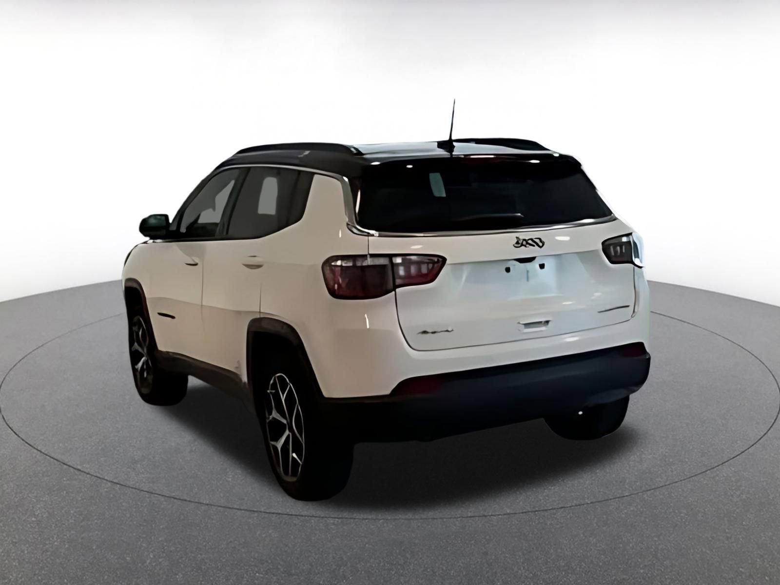 Used 2025 Jeep Compass Limited AWD/4WD image 15