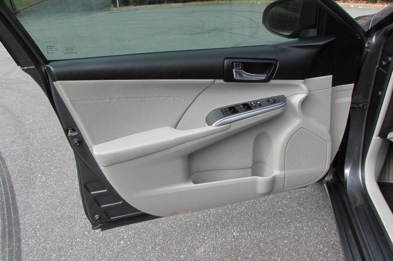 Used 2014 Toyota Camry XLE image 25
