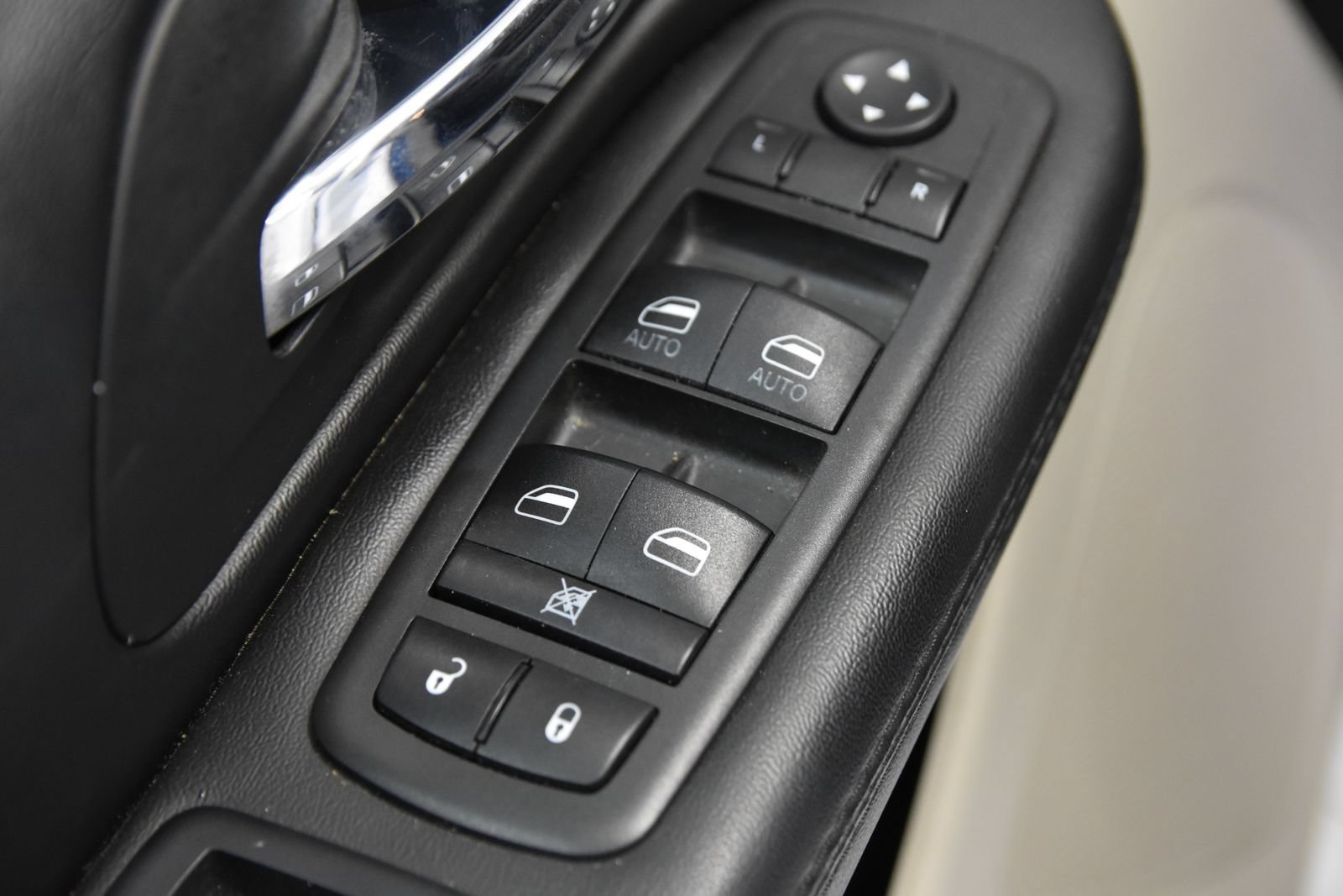 Used 2020 Dodge Grand Caravan SE w/ UConnect Hands-Free Group FWD image 12