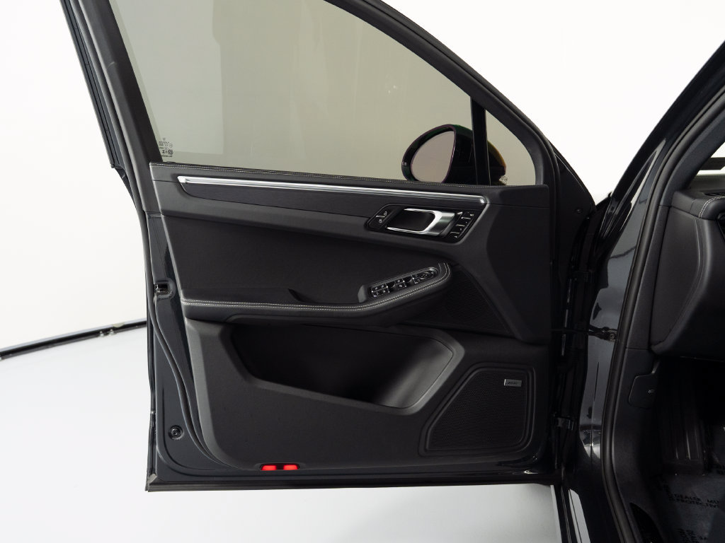 Certified 2023 Porsche Macan GTS AWD/4WD image 19