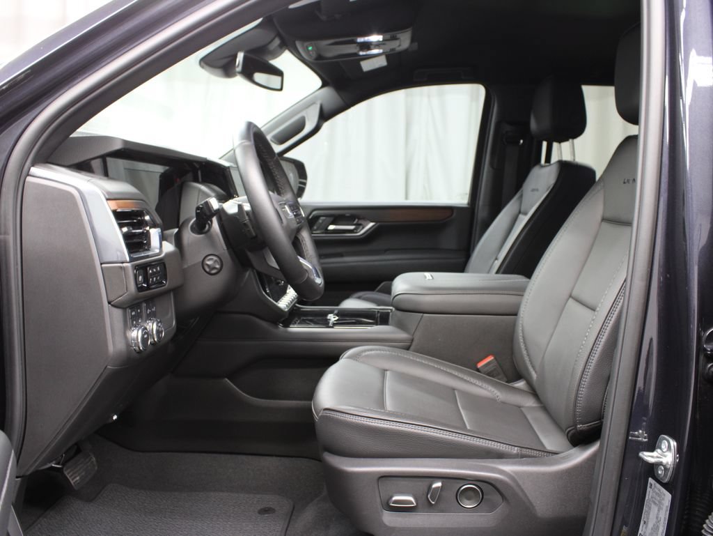 Used 2025 GMC Yukon XL Denali AWD/4WD image 15