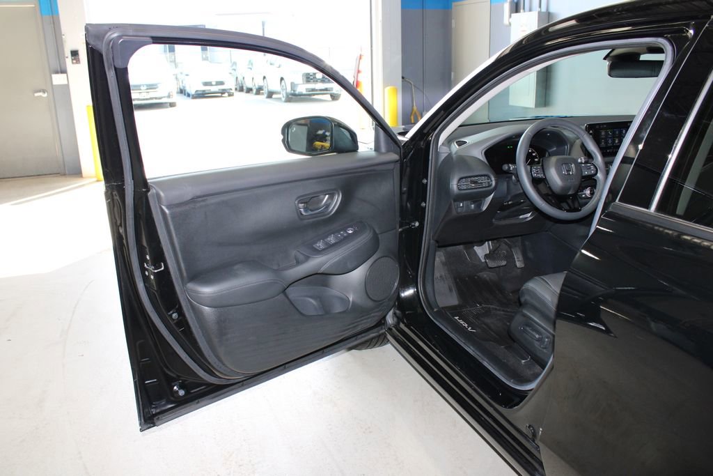 Used 2023 Honda HR-V EX-L image 7