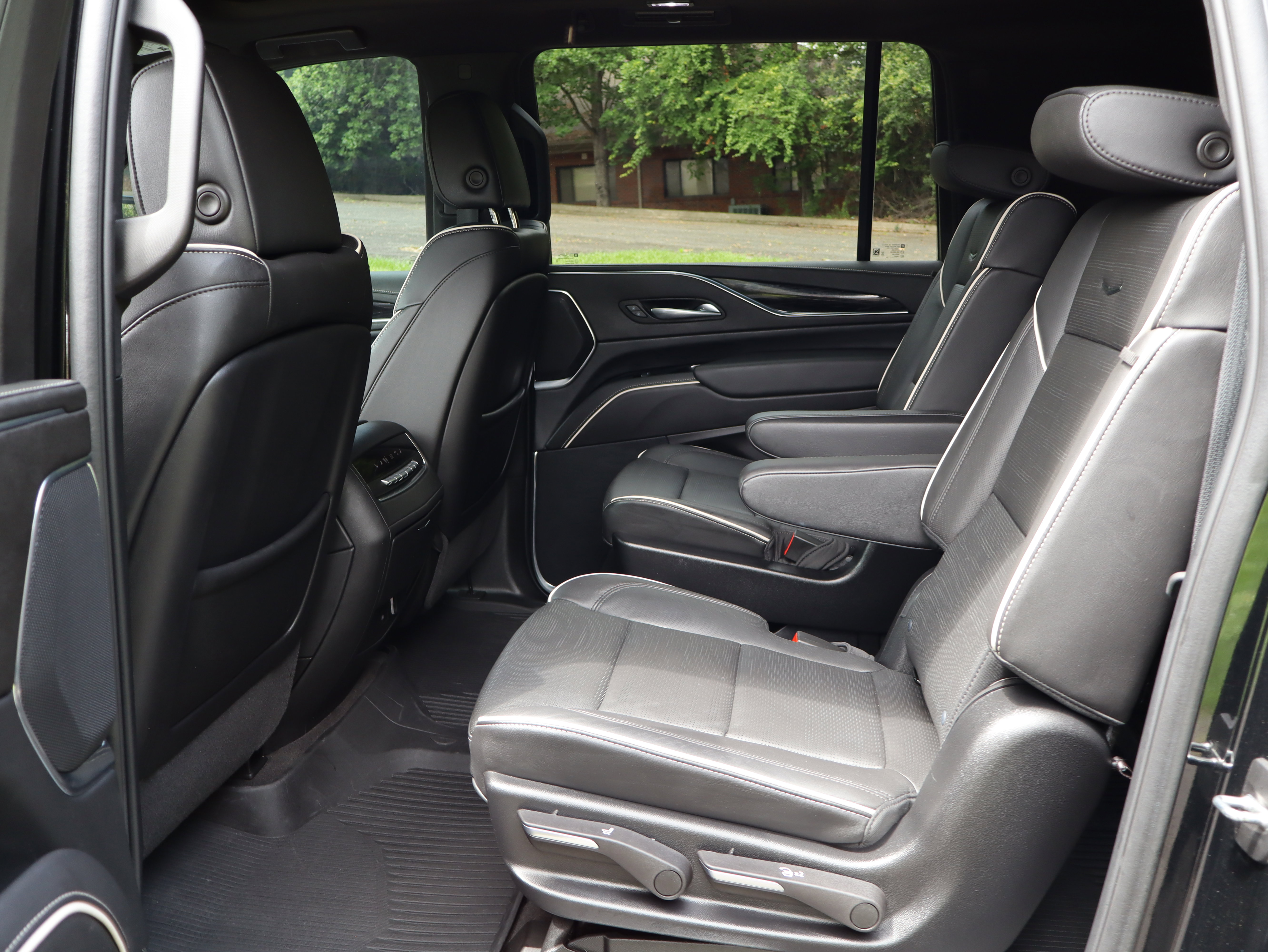 Used 2024 Cadillac Escalade ESV Sport AWD/4WD image 45