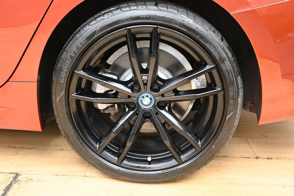 Used 2022 BMW 330e w/ M Sport Package RWD image 11