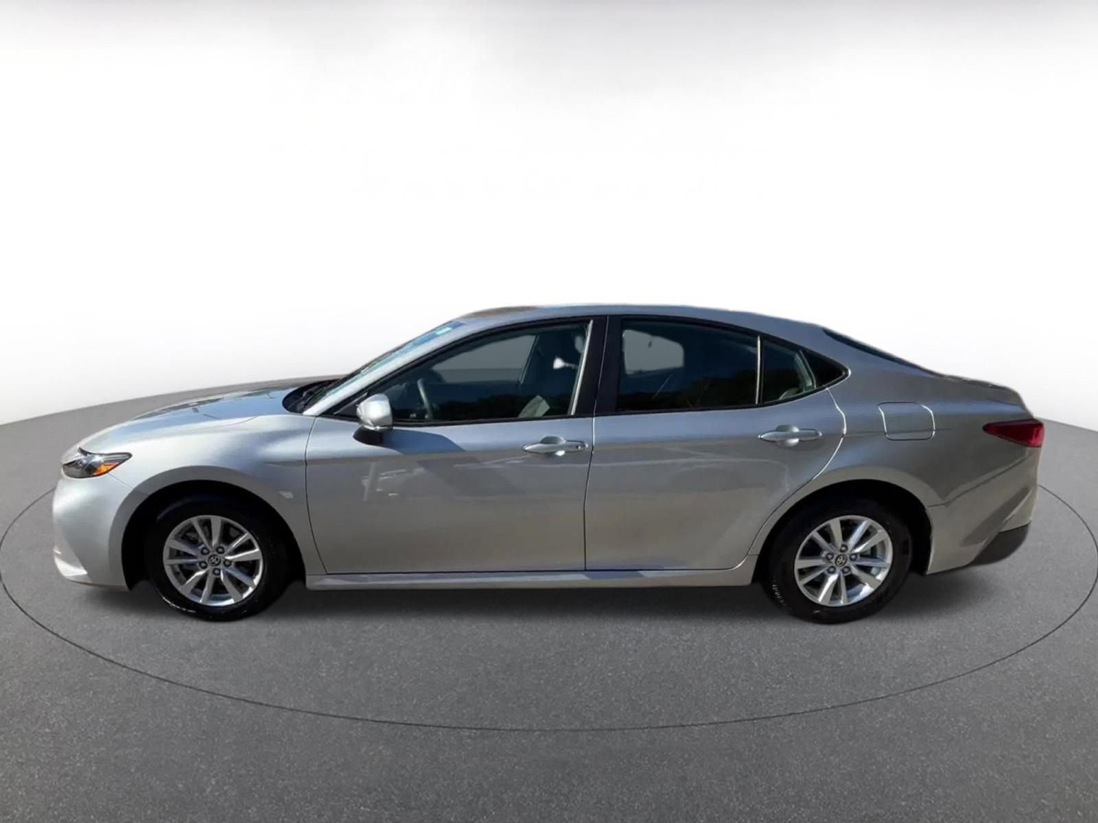 Used 2025 Toyota Camry LE image 9