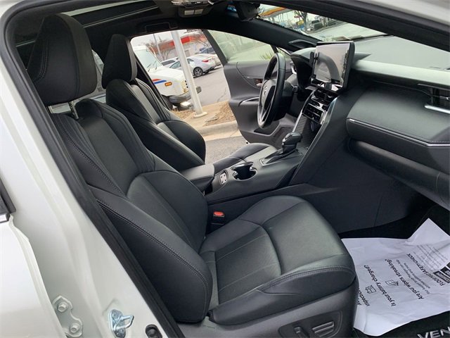 Used 2022 Toyota Venza Limited image 14