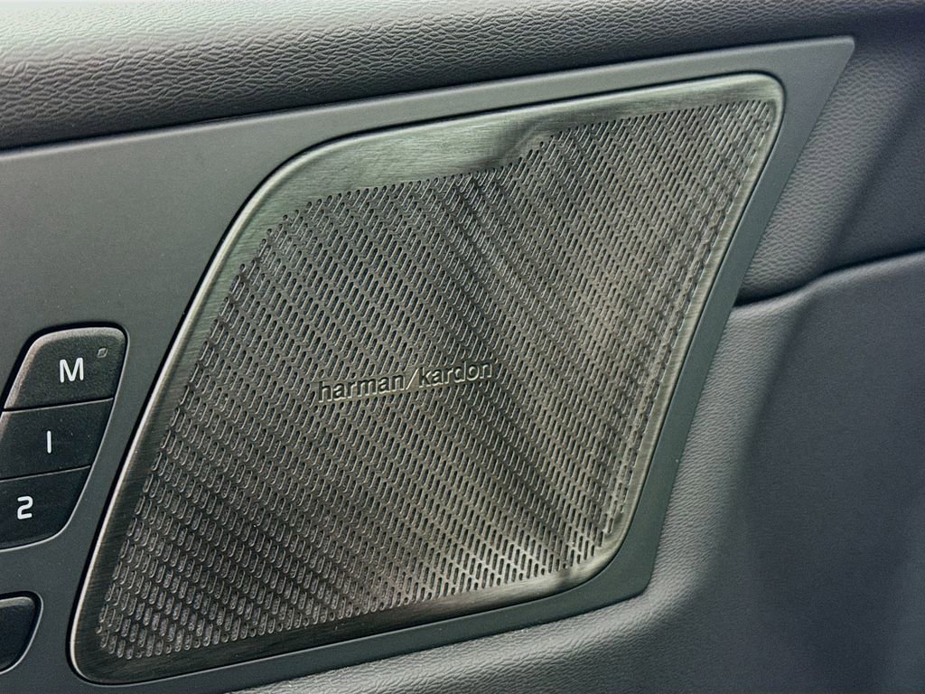 Used 2023 Volvo XC60 B5 Ultimate w/ Climate Package image 20