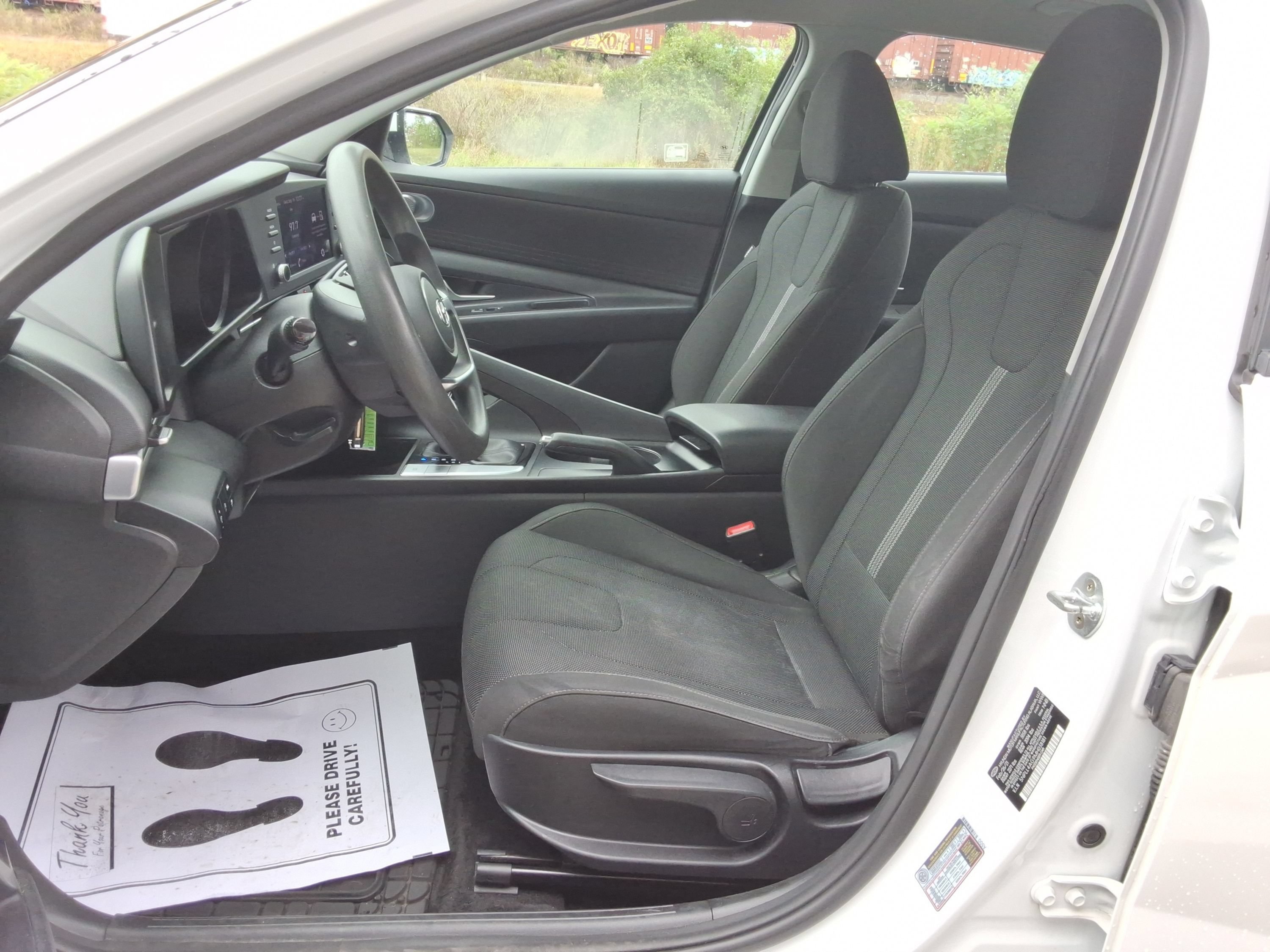 Used 2021 Hyundai Elantra SE FWD image 28