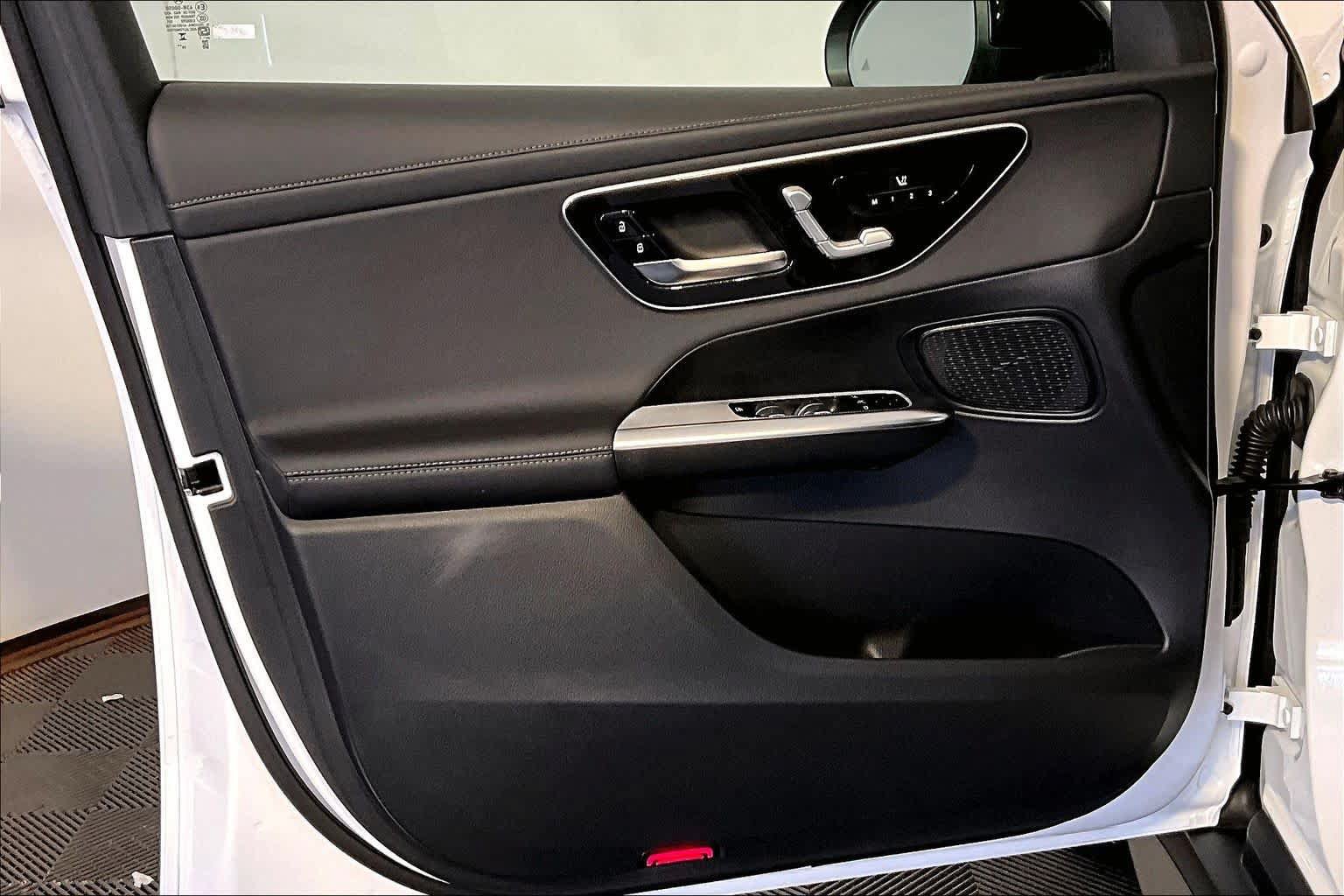 Used 2025 Mercedes-Benz GLC 300 4MATIC image 22