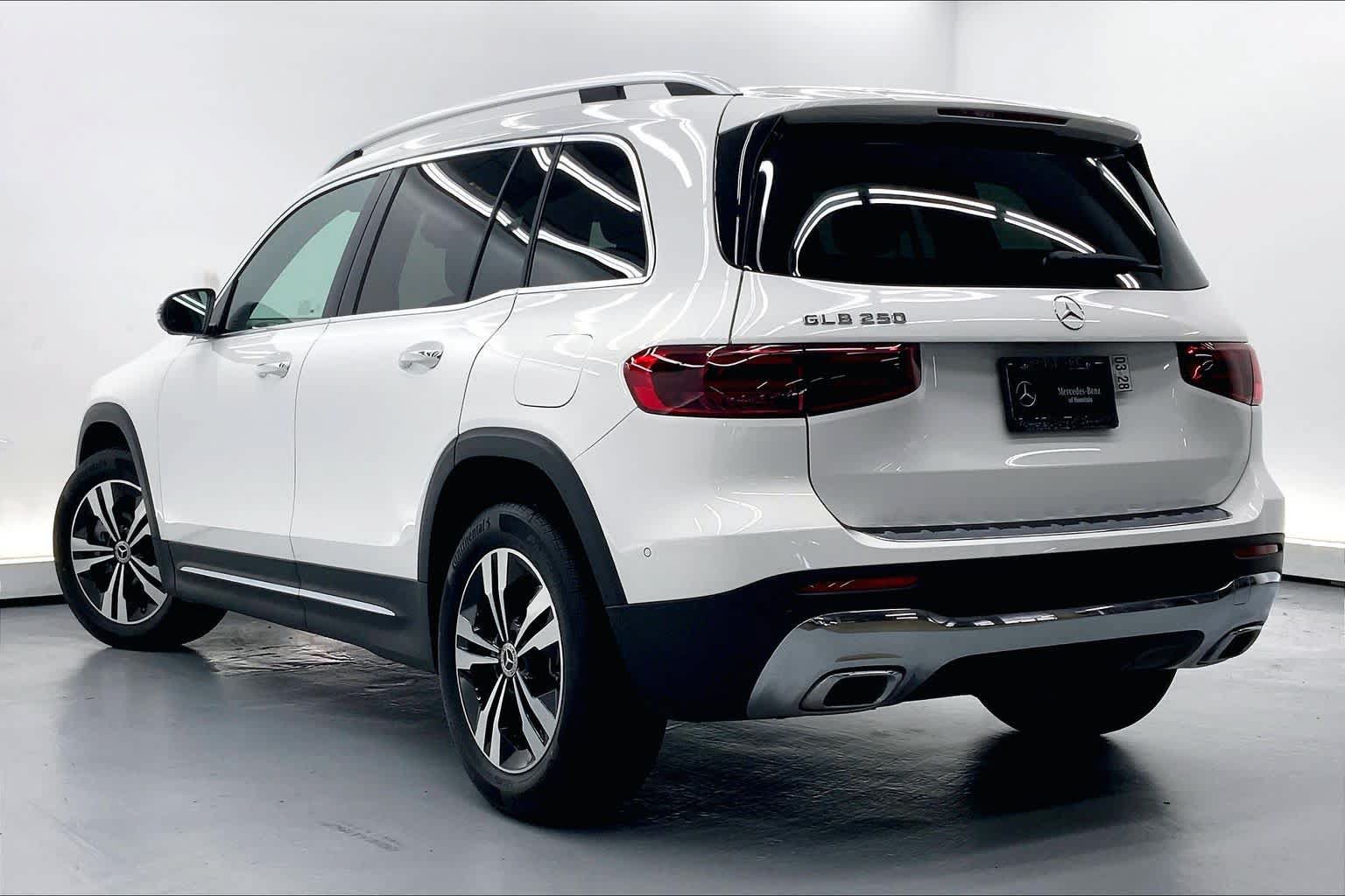 Used 2026 Mercedes-Benz GLB 250 image 2