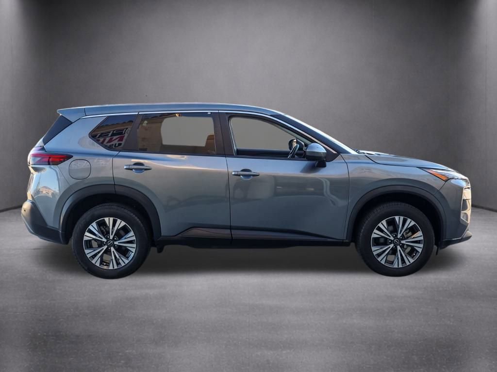Used 2023 Nissan Rogue SV image 3