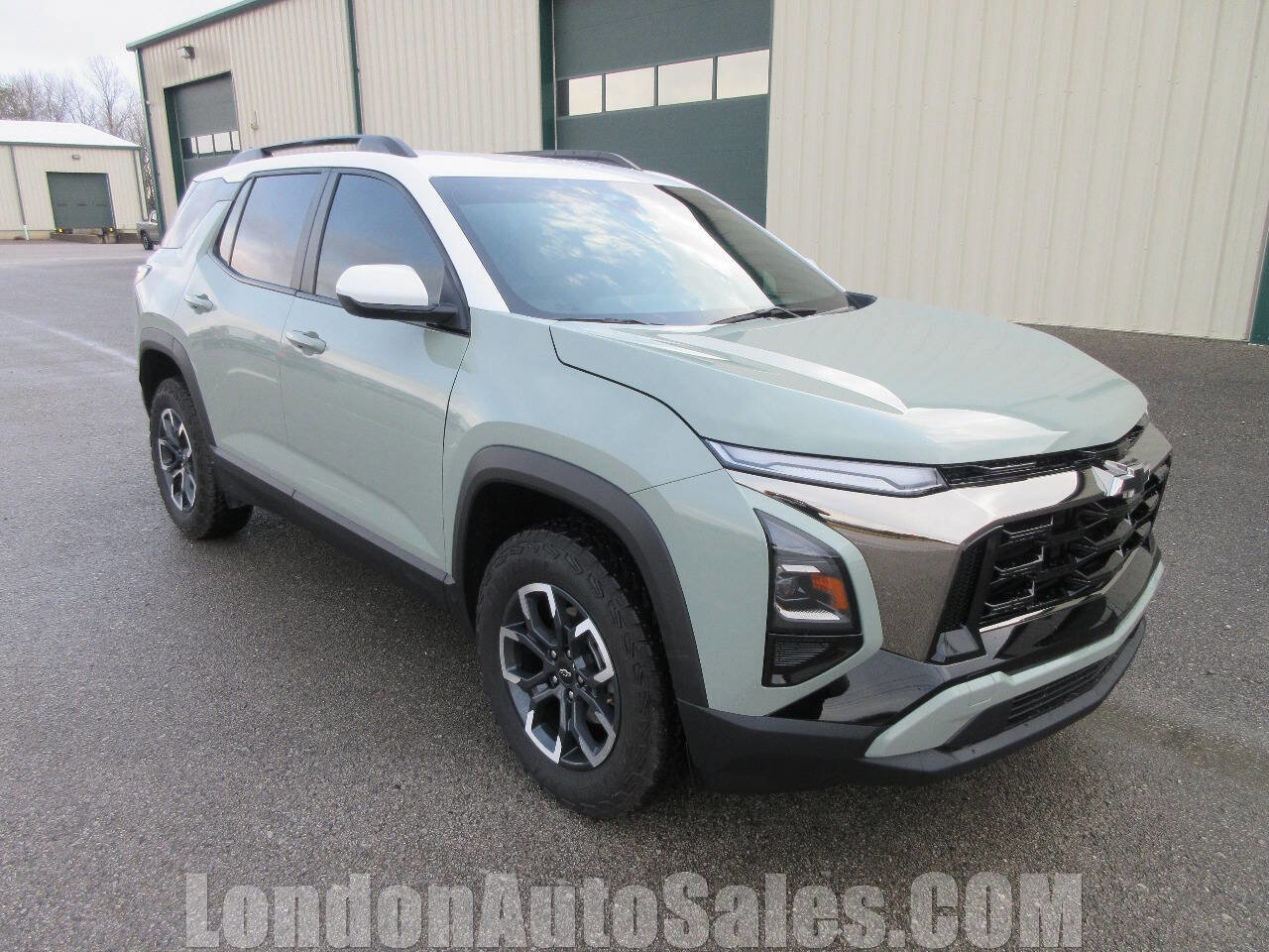 Used 2025 Chevrolet Equinox ACTIV FWD image 5