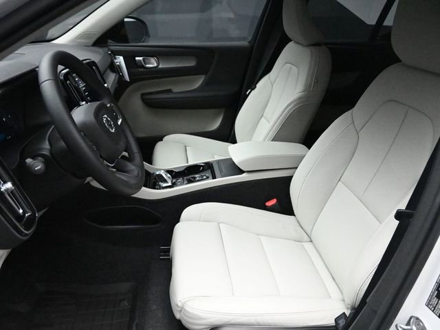 New 2026 Volvo XC40 B5 Plus w/ Protection Package Premier image 18