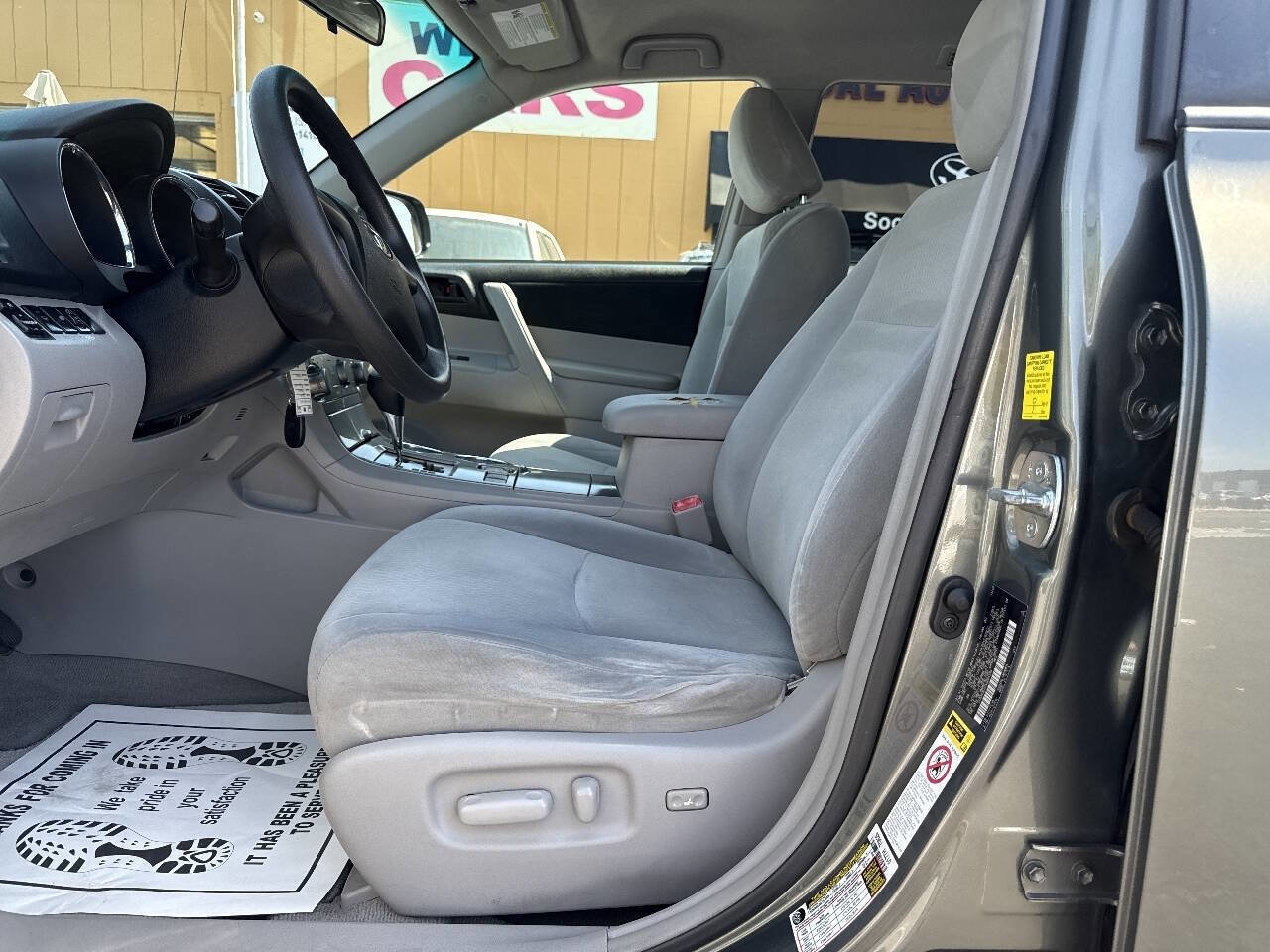 Used 2010 Toyota Highlander 2WD image 12