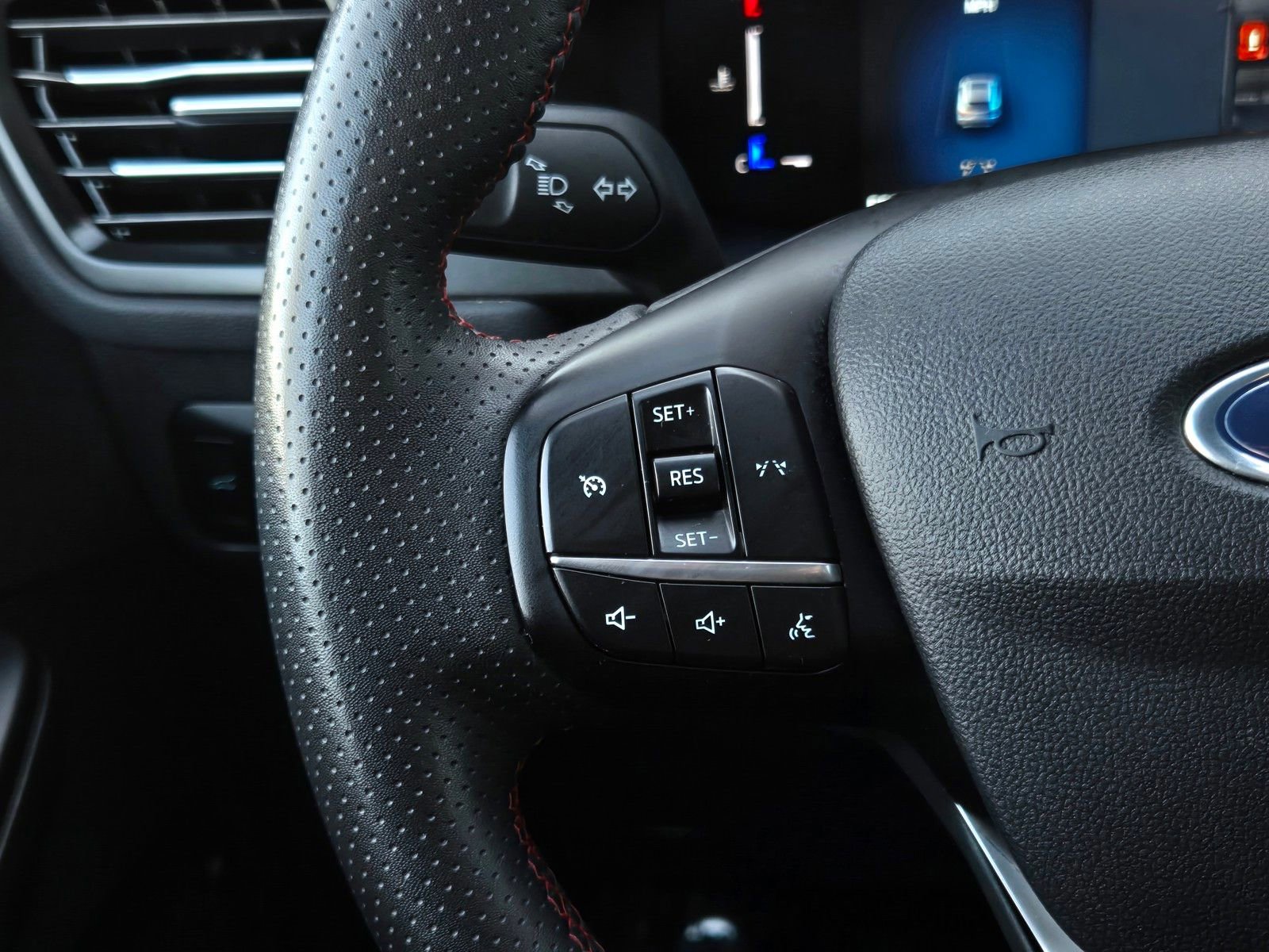 Used 2024 Ford Escape ST-Line image 21