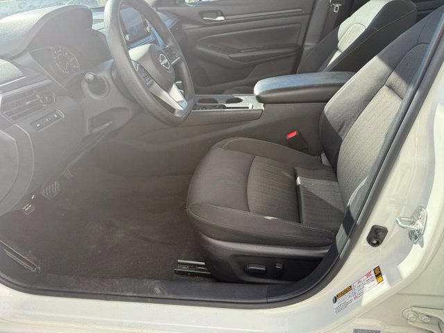 Used 2025 Nissan Altima 2.5 SV FWD image 21