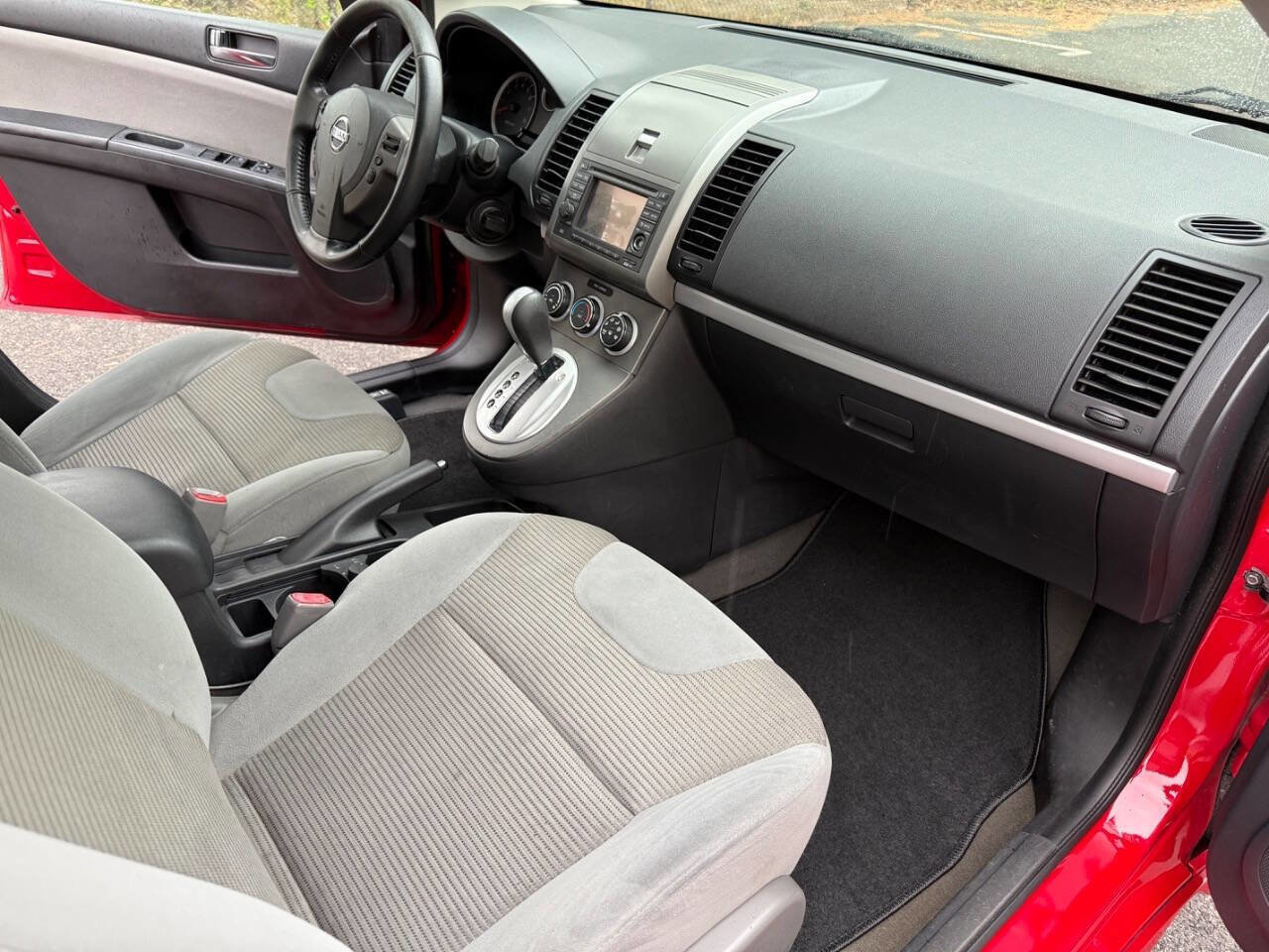 Used 2012 Nissan Sentra 2.0 SR w/ Special Edition Pkg FWD image 16