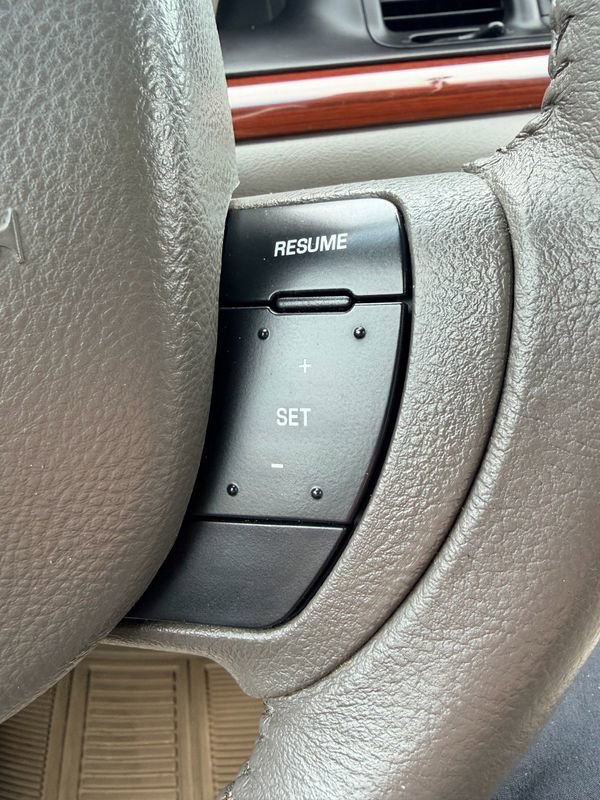 Used 2011 Ford Crown Victoria LX w/ Comfort Appearance Pkg RWD image 26